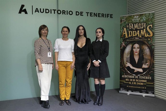La consejera de Cultura del Cabildo de Tenerife, Concepción Rivero, en la presentación del musical 'La Familia Adams'