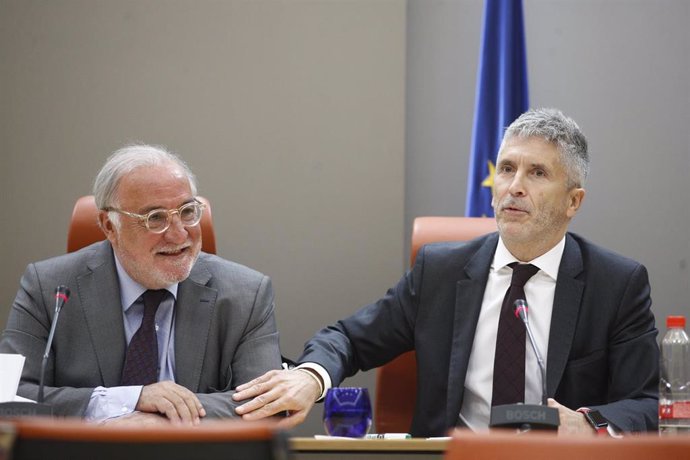 El director General de Tráfico, Pere Navarro (izquierda), y el ministro de Interior, Fernando Grande-Marlaska, durante la presentación de una campaña en la sede de la DGT