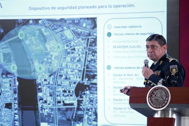 The Mexican Government releases the video of the capture of the son of 'El Chapo' and defends his release Luis Sandoval muestra el vídeo de la captura de Ovidio Guzmán