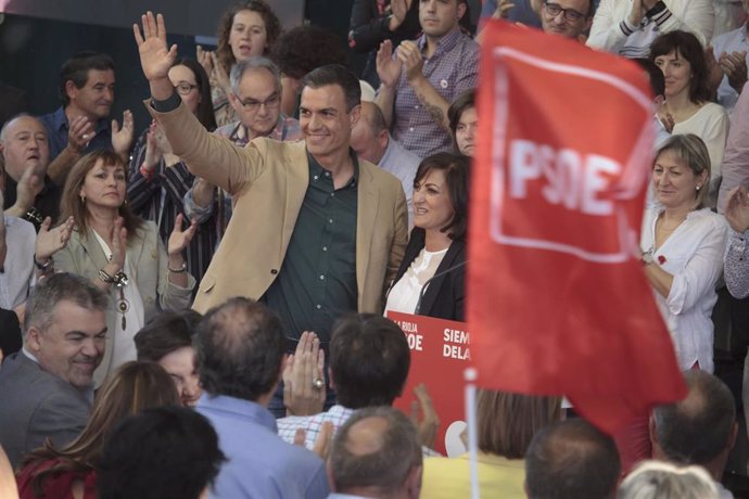 Pedro Sánchez y Concha Andreu en un acto del PSOE en Logroño