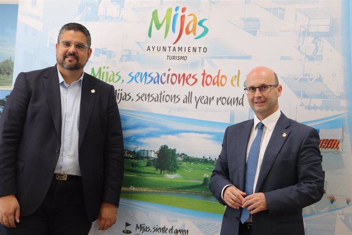 El alcalde de Mijas, Josele González y el edil de Turismo, José Carlos Martín