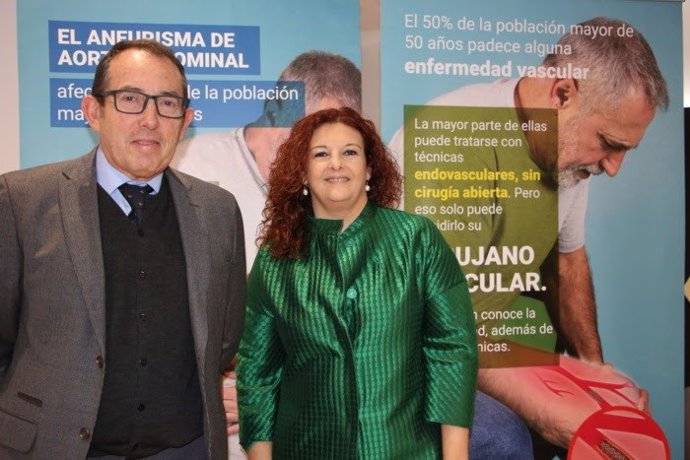 En la imagen, José Patricio Linares, secretario del Capítulo de Cirugía Endovascular (CCEV) de la Sociedad Española de Angiología y Cirugía Vascular, y Mercedes Guerra, presidenta del CCEV.