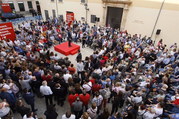 Vista general del  president del govern en funcions, Pedro Sánchez  en l'acte de campanya del PSOE, a Palma de Mallorca (Espanya), a 30 d'octubre de 2019.