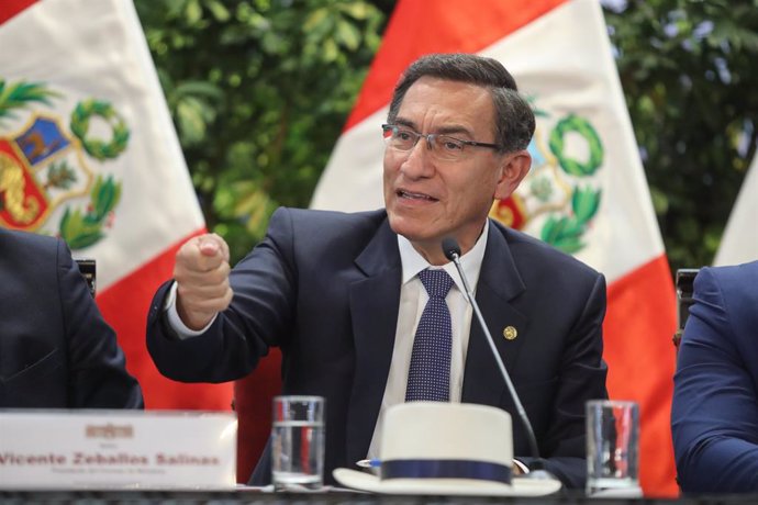Perú.- Vizcarra insiste tras las denuncia ante el TC en que la "confrontación" p