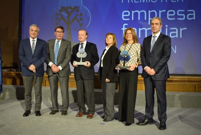 El Gobierno de Aragón y AEFA reconocen en AB Energía y Ribawood la labor de las empresas familiares