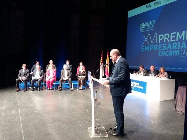 El vicepresidente del Gobierno de C-LM, José Luis Martínez Guijarro, en la entrega de los XVI Premios Empresariales Cecam