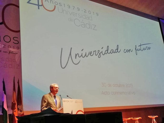 Rogelio Velasco, en el acto del 40 aniversario de la UCA