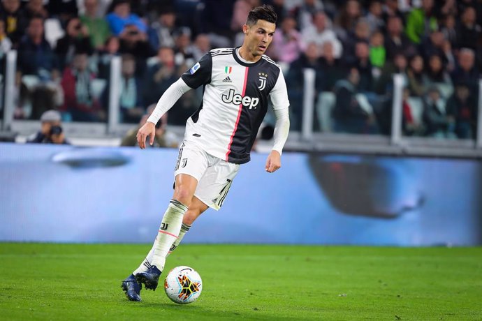 Fútbol/Calcio.- (Crónica) Cristiano salva el liderato de la Juventus con un pena