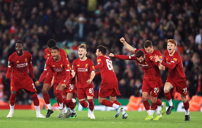 Fútbol.- El Liverpool se queda un 5-5 contra el Arsenal en los penaltis