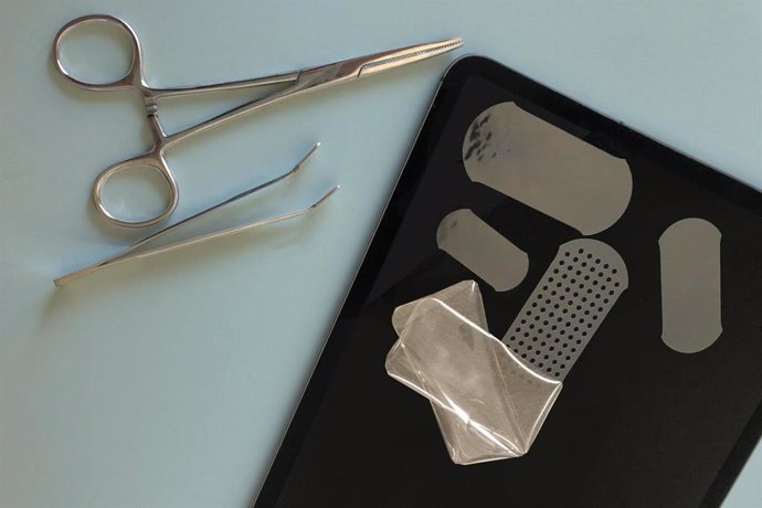 Diseñan una cinta de doble cara para tejidos que podría reemplazar las suturas quirúrgicas.