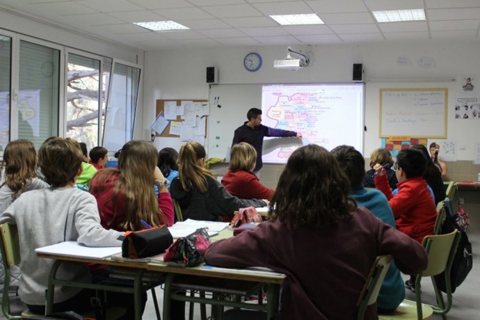 Imagen de recurso de un profesor en el aula.