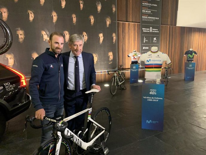 Eusebio Unzué y Alejandro Valverde en la presentación del documental por los 40 años del 'Movistar'