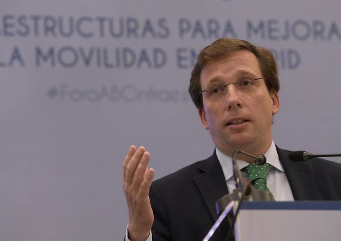 El alcalde de Madrid, José Luis Martínez Almeida, participa en el Foro ABC 'Infraestructuras para mejorar la movilidad en Madrid', en el Hotel Intercontinental de Madrid (España), a 31 de octubre de 2019.