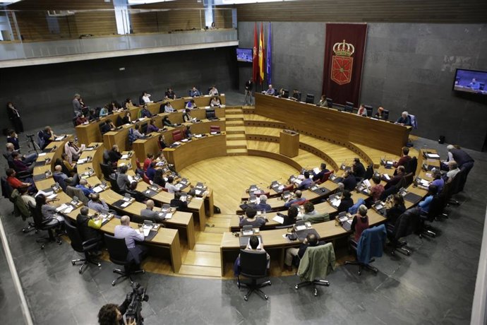 El Parlamento de Navarra da trámite a la ley de Símbolos presentada por Navarra Suma al recibir el apoyo del PSN