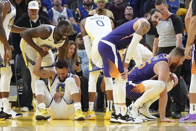 Baloncesto/NBA.- Stephen Curry se fractura la mano izquierda ante los Suns 