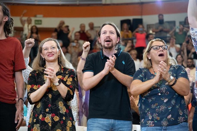 (I-D) Victoria Rosell, Pablo Iglesias y Meri Pita durante el acto de Unidas Podemos en Las Palmas de Gran Canaria (Canarias/España), a 27 de octubre de 2019.