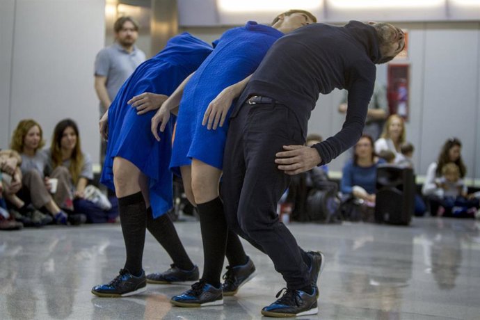 Una actuación en el Metro de Sevilla con motivo del Festival Internacional Mes de Danza