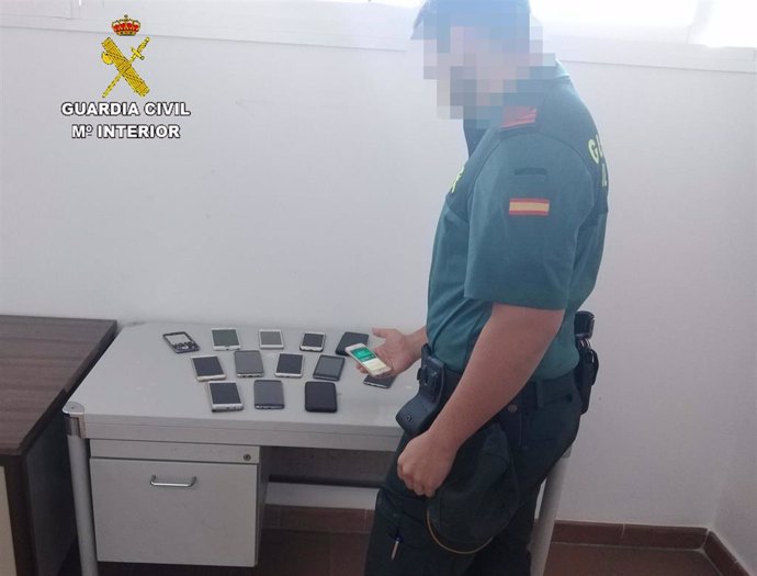 La Guardia Civil investiga a presuntos autores de robos de móviles en Matalascañas.