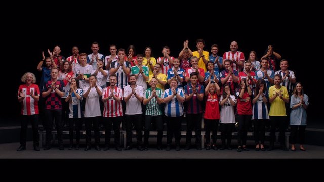 LaLiga crea un coro con 42 aficionados de los clubes de fútbol
