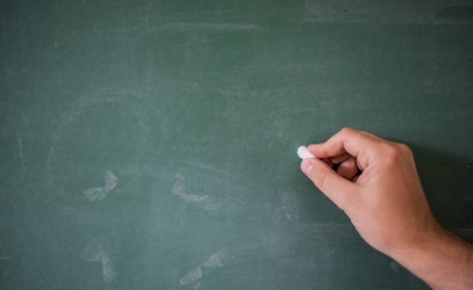 Imagen de recurso de una pizarra escolar