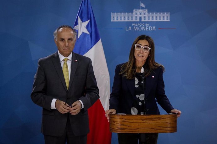 Teodoro Ribera, ministro de Relaciones Exteriores, y Carolina Schmidt, ministra de Medio Ambiente.