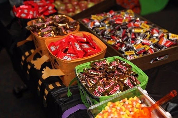 Expertos advierten de los riesgos para la salud del consumo excesivo de dulces e