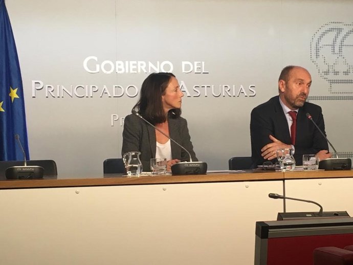 La portavoz del Gobierno, Melania Álvarez, y el vicepresidente del Principado, Juan Cofiño, en la rueda de prensa posterior al Consejo de Gobierno