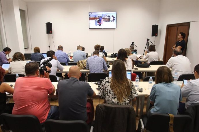 Sala de prensa habilitada por la Audiencia de Almería donde los medios de comunicación acreditados siguen el juicio  por el asesinato del pequeño Gabriel Cruz, en febrero de 2018.