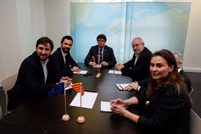 Torrent se reúne con Puigdemont y los exconsejeros huidos en Bruselas, Toni Comín, Lluís Puig, Clara Ponsatí y Meritxell Serret