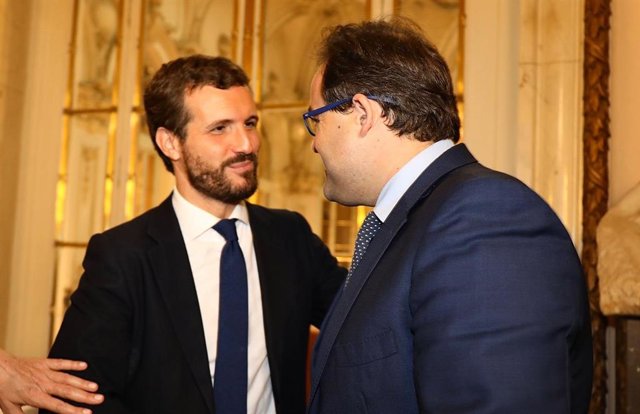 El presidente regional del PP, Paco Núñez, y el líder del PP, Pablo Casado.