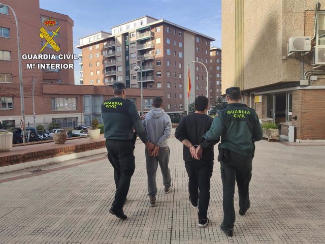 Detenidos por la Guardia Civil cuando se disponían a sustraer efectos del camión que conducían en Torija.