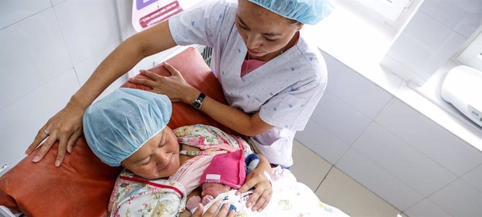 Una madre y su bebé recién nacido