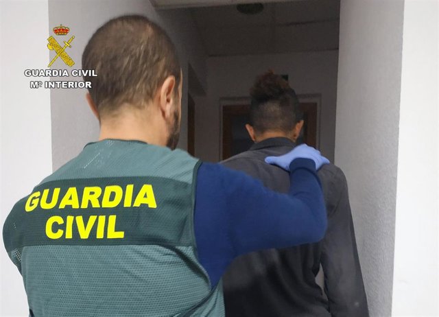 Guardia Civil detiene a un joven por amenazar de muerte en dos ocasiones a vecinos de Puerto de Mazarrón