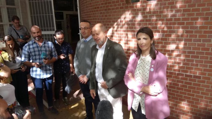 El director del centro Principia, José Carlos Clavijo; el consejero de Educación y Deporte, Javier Imbroda, y la delegada territorial de Educación, Deporte, Igualdad, Políticas Sociales y Conciliación en Málaga, Mercedes García Paine.