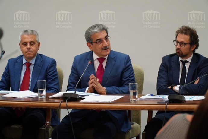 El consejero de Hacienda del Gobierno de Canarias, Román Rodríguez, en la presentación de los presupuestos de la Comunidad Autónoma