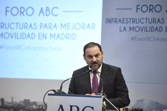 El ministro de Fomento en funciones, José Luis Ábalos durante su intervención en el Foro ABC 'Infraestructuras para mejorar la movilidad en Madrid', en el Hotel Intercontinental de Madrid (España), a 31 de octubre de 2019.