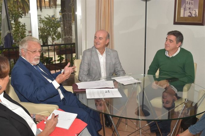 Reunión entre el alcalde de Lepe y el defensor del Pueblo andaluz.