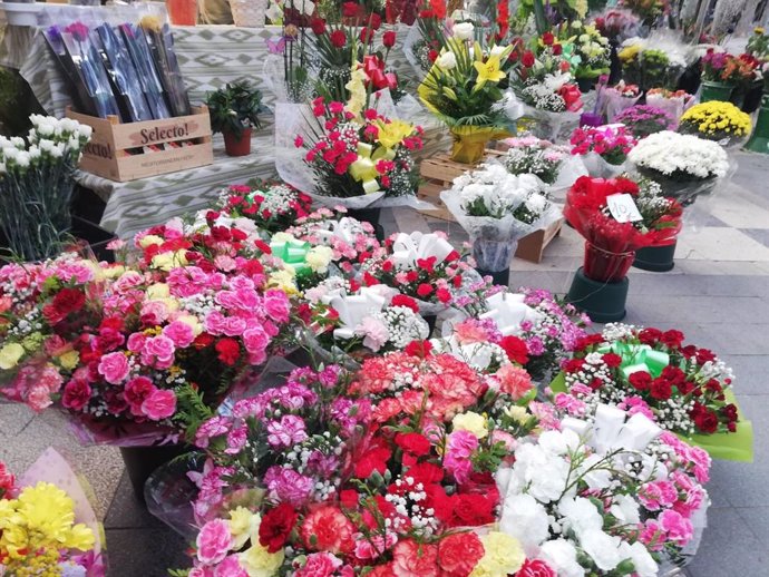 Flores a la venta en un puesto de la Rambla de Palma.