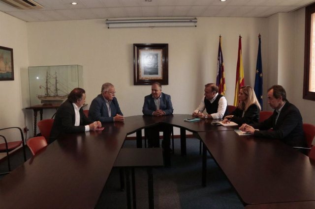 El candidato de Cs al Congreso, Joan Mesquida, reunido con representantes de la Cámara de Comercio de Mallorca.