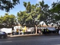Unión Sevillana del Taxi y Solidaridad protestan ante la Junta y son citadas para el día 15