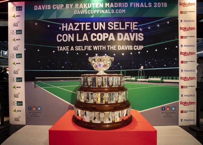 La Copa Davis se expone en la terminal 4 del aeropuerto Adolfo Suárez-Madrid Barajas