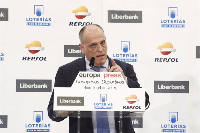 El presidente de LaLiga, Javier Tebas, interviniendo en un desayuno deportivo de Europa Press.