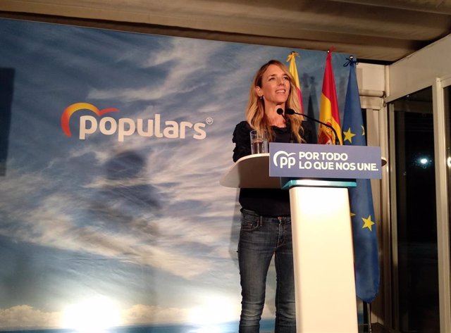 La candidata del PP a las elecciones generales por Barcelona, Cayetana Álvarez de Toledo, en el acto de inicio de campaña del 10N