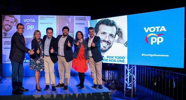 Tradicional pegada carteles PP, noviembre 2019.