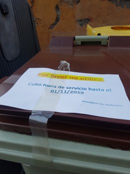 Recurso de cartel informativo de cubos de tapa marrón.