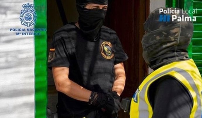 Policía Nacional y Local de Palma en una operación contra el menudeo de droga