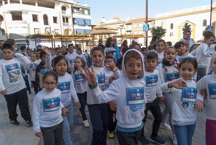 Los escolares del colegio 'Padre Manjón' de Huétor Tájar hacen una carrera solidaria contra la leucemia