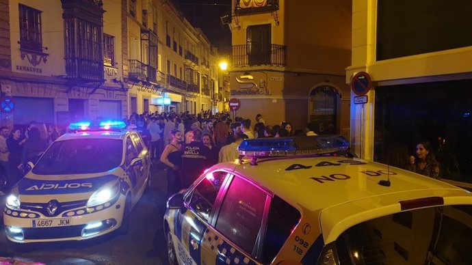 Local en calle Zaragoza precintado por superar el aforo la noche de Todos los Santos
