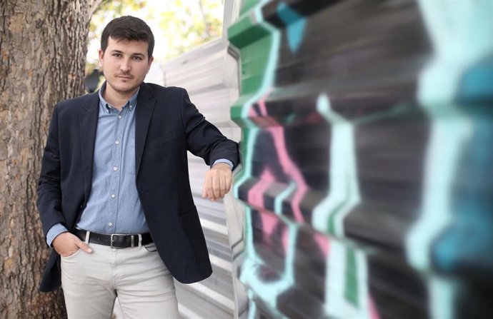 El nuevo portavoz de Más Madrid en la Asamblea de Madrid, Pablo Gómez Perpiny, posa tras su entrevista con Europa Press, en Madrid (España), a 30 de octubre de 2019.