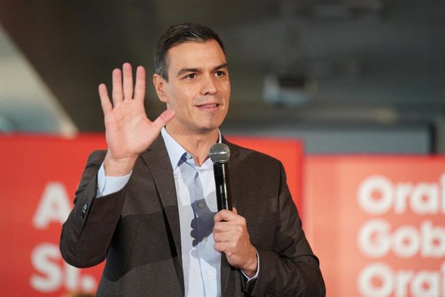 El presidente del Gobierno en funciones, Pedro Sánchez, asiste a un desayuno en Vitoria a 1 de noviembre de 2019.